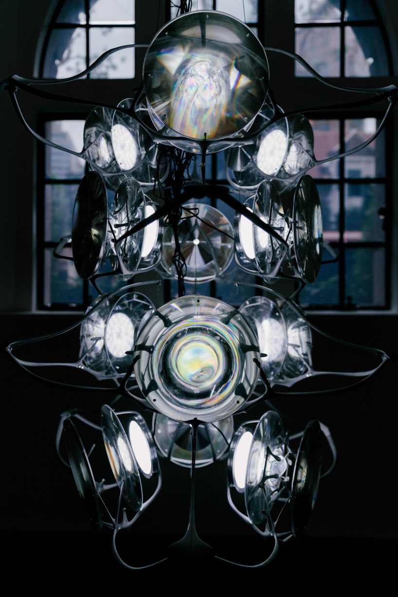 La exposición de Black Void en Shanghai muestra un planeta cambiante a través de la instalación de la nube digital