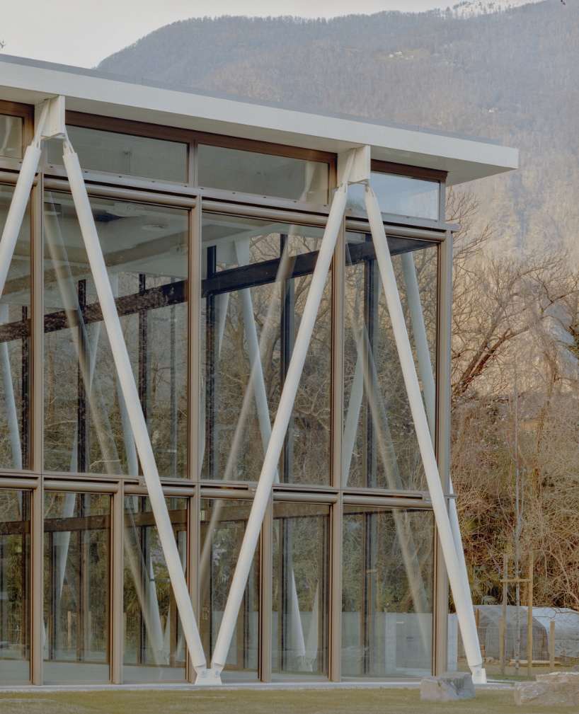 lattice of beams enfolds multipurpose gymnasium's facade in switzerland by demattè fontana