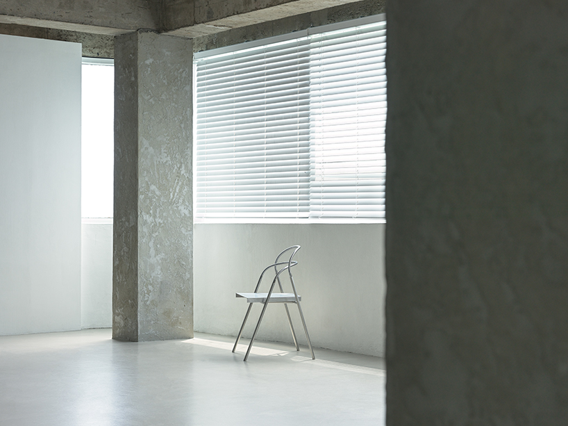 woojin park reimagines gooseneck tubing for a chair that flexes and shifts with your body