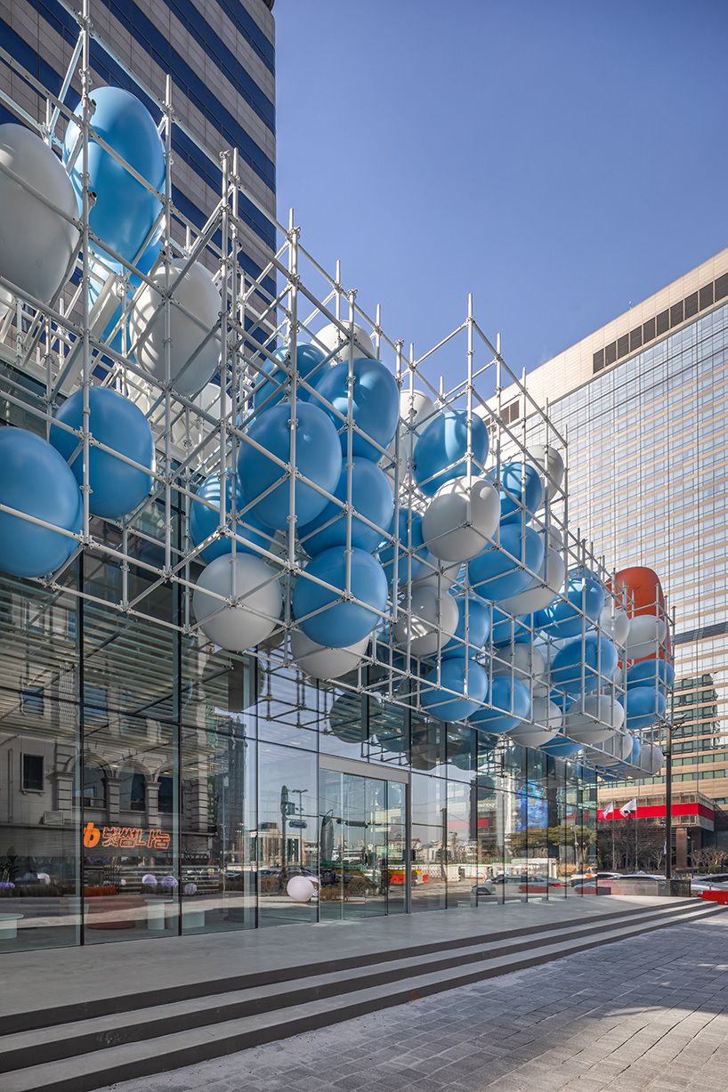 metallic scaffolding wrap balloons atop seoul's urban hub by SSP