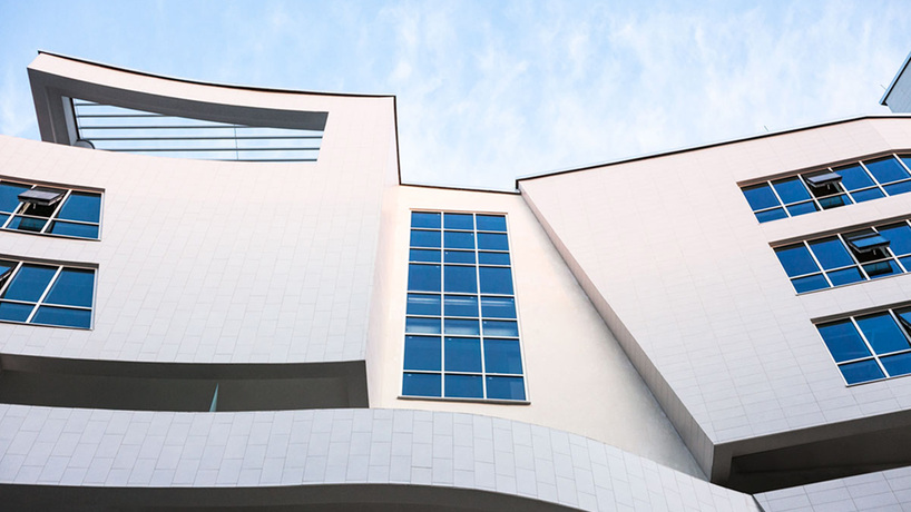 studio libeskind & kontakt weave public gardens through curved residences in tirana