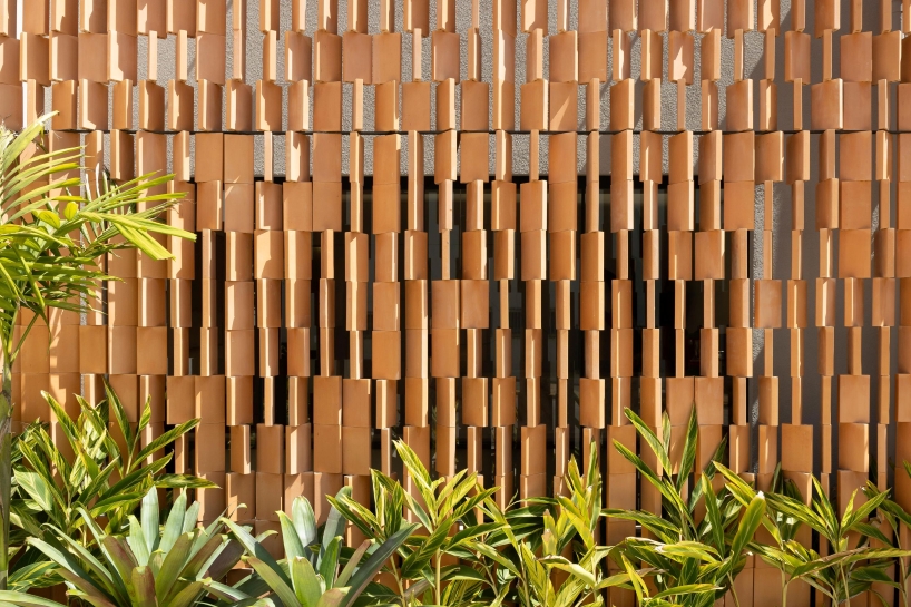 OTUS Clinic convierte la renovación moderada en un poderoso gesto arquitectónico 2