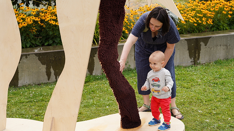 plywood horse doubles turn monument into public playground in seattle - 6