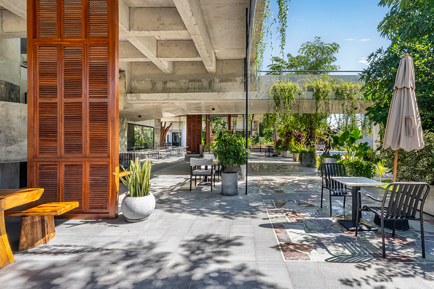 phum sambo cafe eatery a contemporary response to tropical living by khoan partners 1