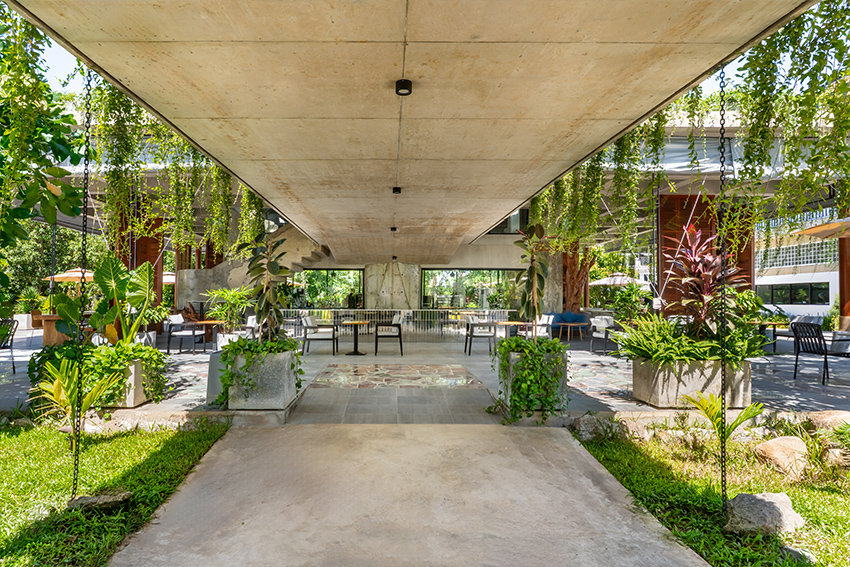 phum sambo cafe eatery a contemporary response to tropical living by khoan partners 3