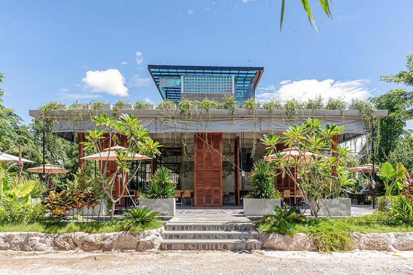 phum sambo cafe eatery a contemporary response to tropical living by khoan partners 6