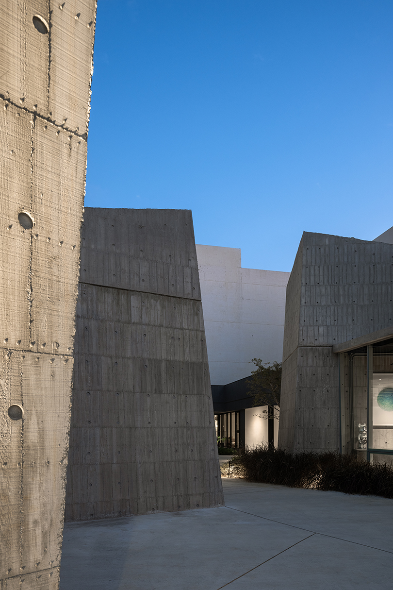 Diez contornos de hormigón inclinado del Centro de Ventas de Bienes Raíces del Hotel Giant de Taiwán