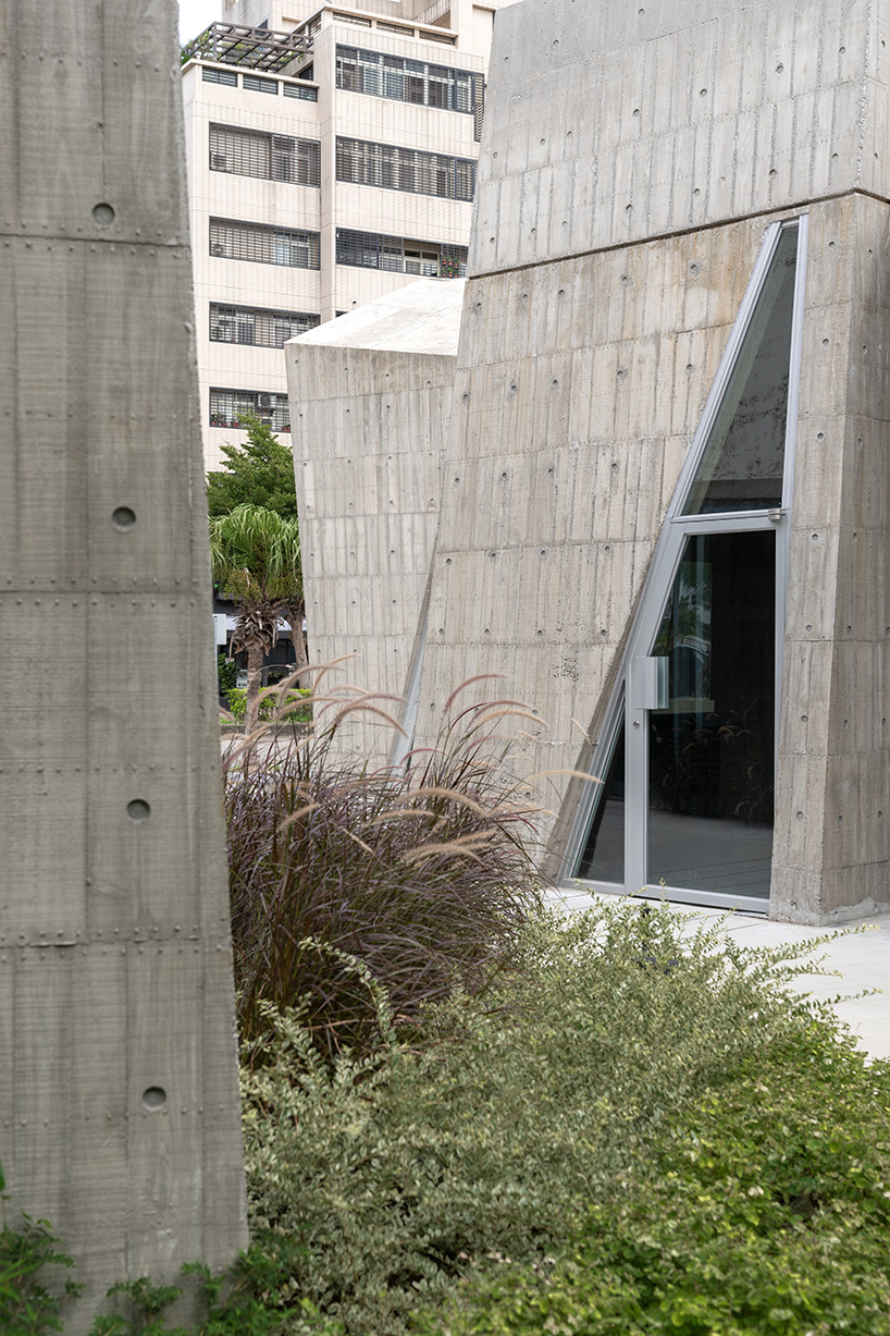 Diez contornos de hormigón inclinado del Centro de Ventas de Bienes Raíces del Hotel Giant de Taiwán