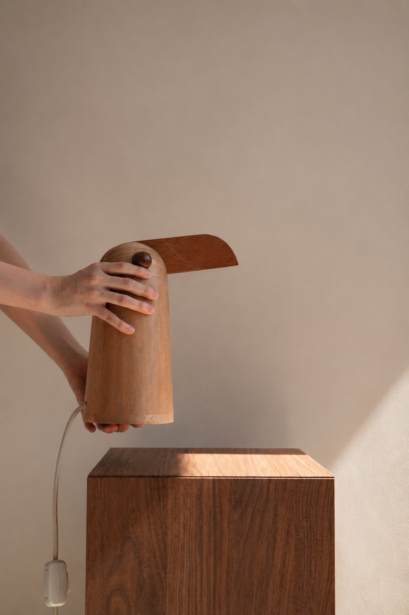 crafted from dual-tone solid oak, TUPI lamp by estudio gris resembles bird at rest - 2
