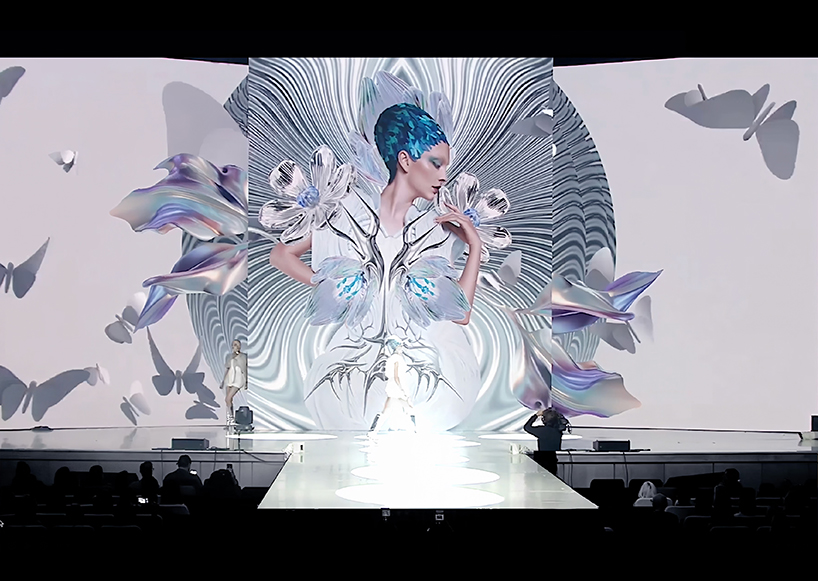 Gráficos de movimiento orgánico y versiones futuristas conforman la pista del Congreso Aveda de Dany Vo