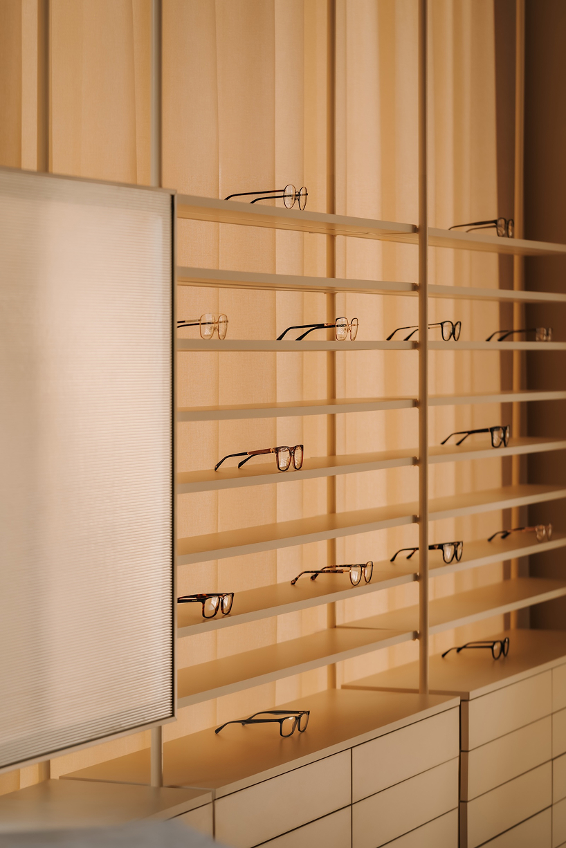 La anatomía ocular influye en el interior de los salones de óptica polacos