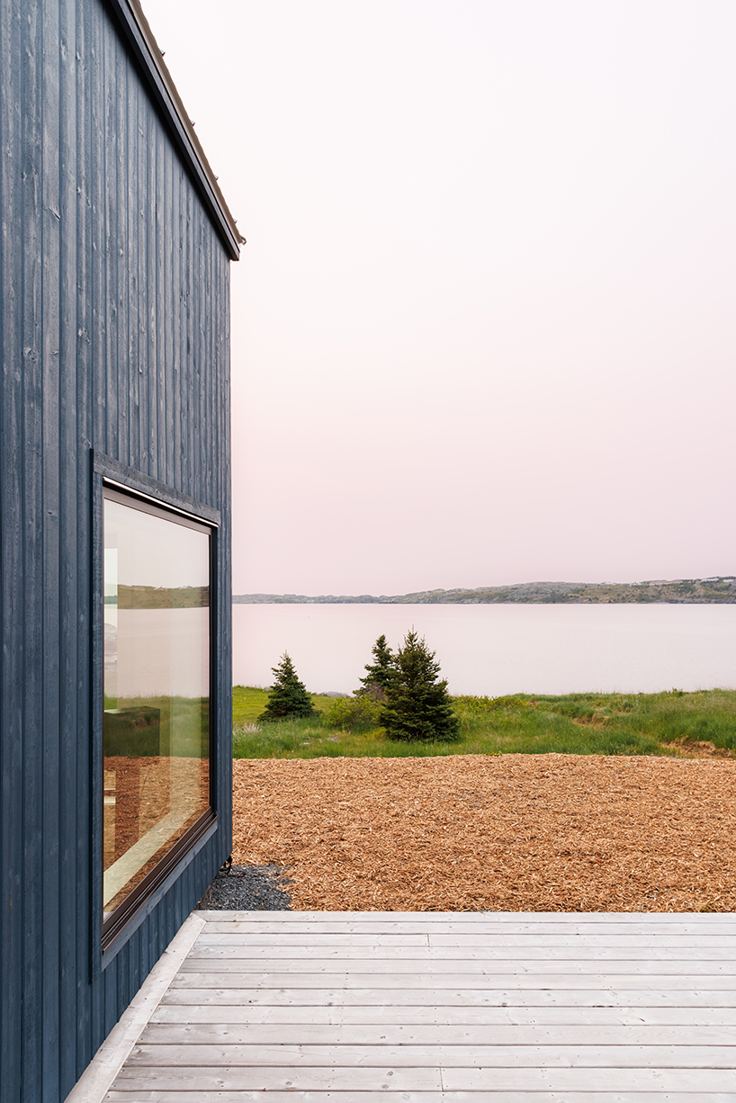 Comparación de Gables y Techo de metal con una sola pierna, la casa de la esquina de madera superior de Canadá