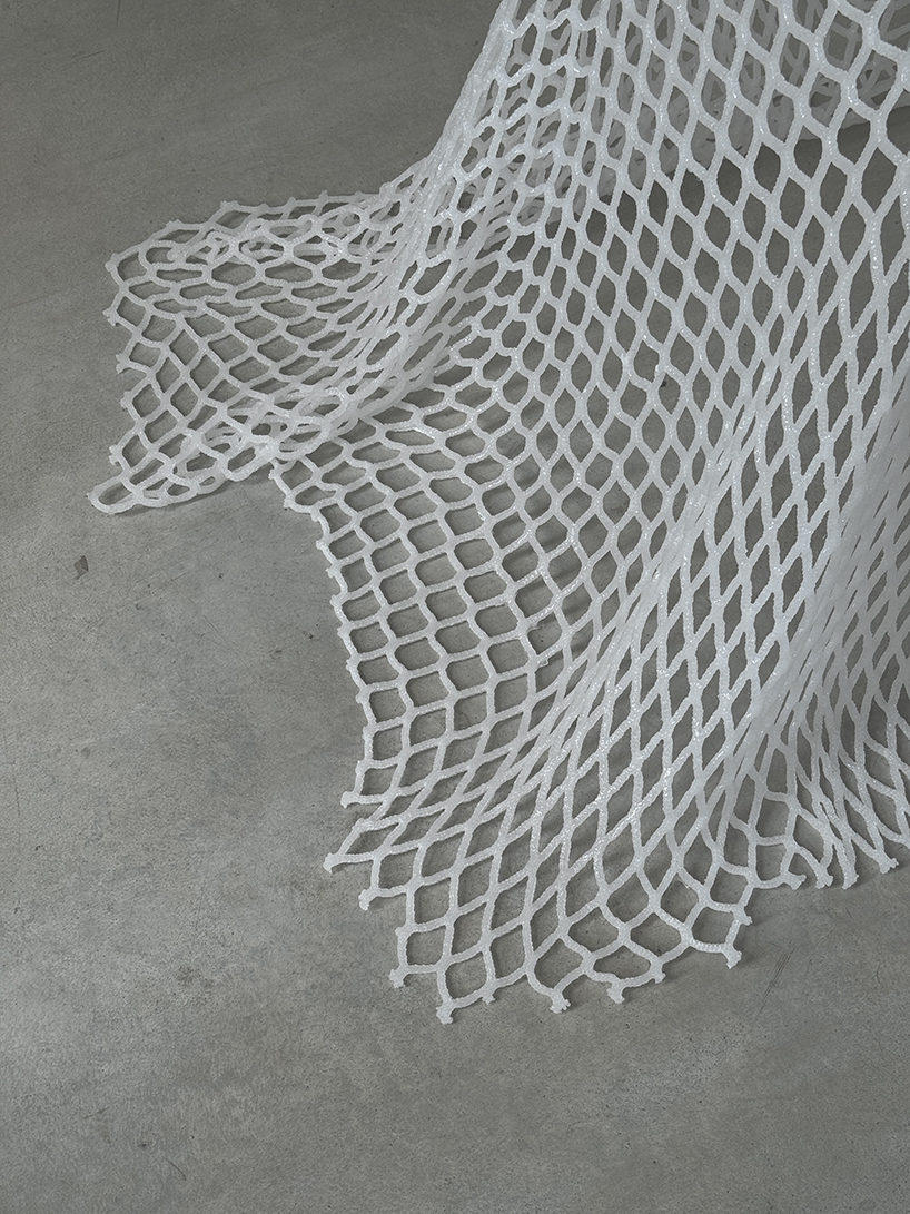 Recharded polypropylene nets reopen in permeable functional sculptures by Eranzo