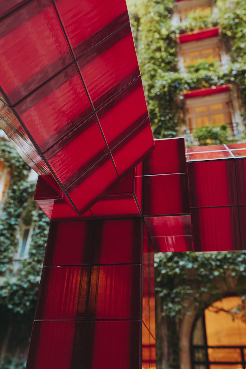green and red ceramic tiles clad sculptural daybed by uchronia at hôtel plaza athénée, paris