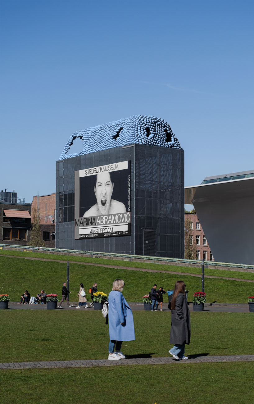 Una casa con tejado reciclado impresa en 3D explora la vida urbana adaptativa en la Bienal de Venecia 2025