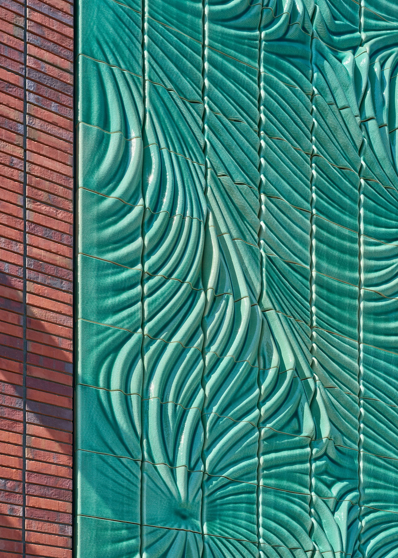 322 ceramic tiles translate electromagnetic fields into textured switchstation facade - 5