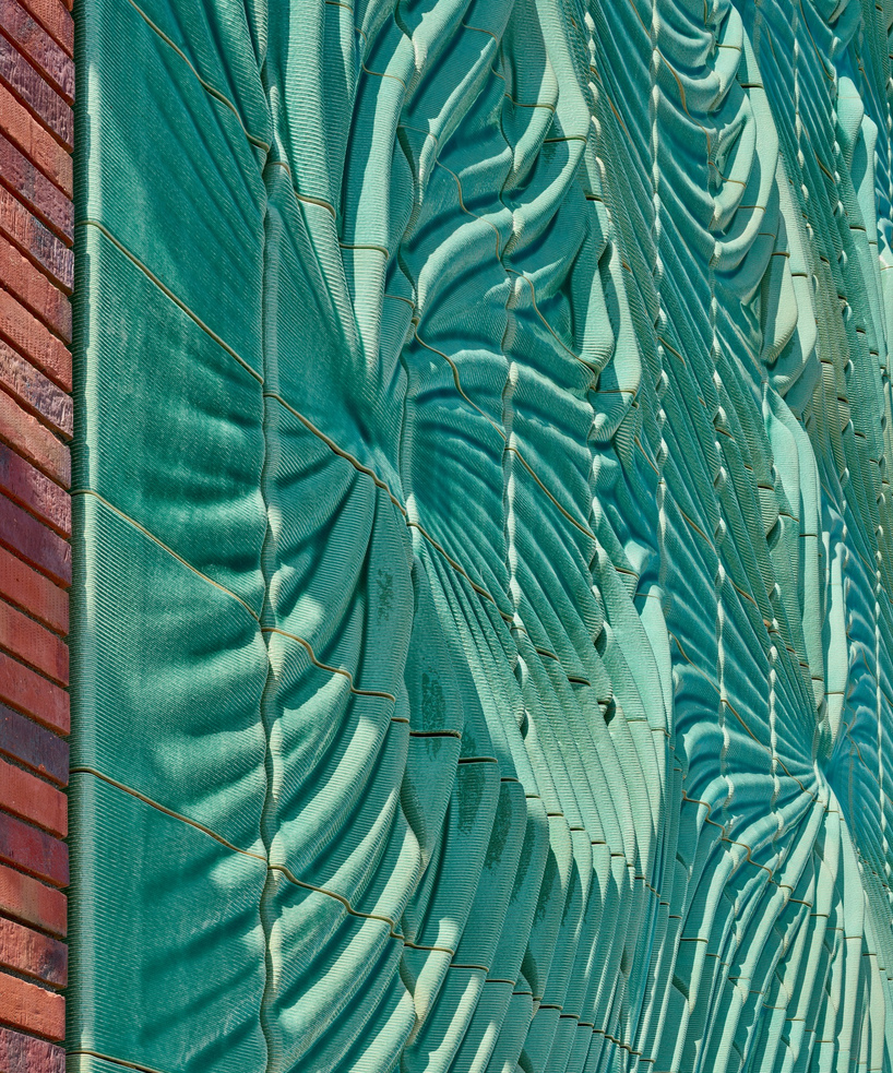 322 ceramic tiles translate electromagnetic fields into textured switchstation facade - 6