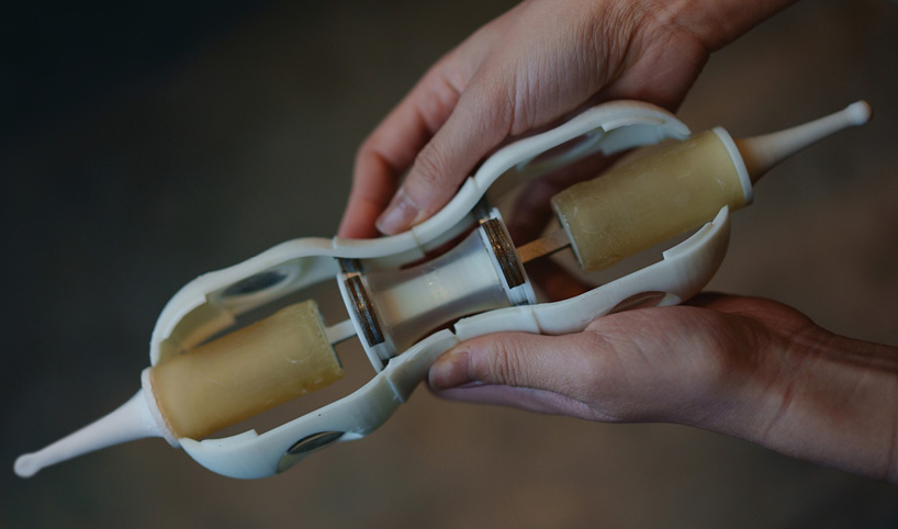 astronaut’s amulet: a pocket-sized capsule for keepsakes and memories in zero gravity