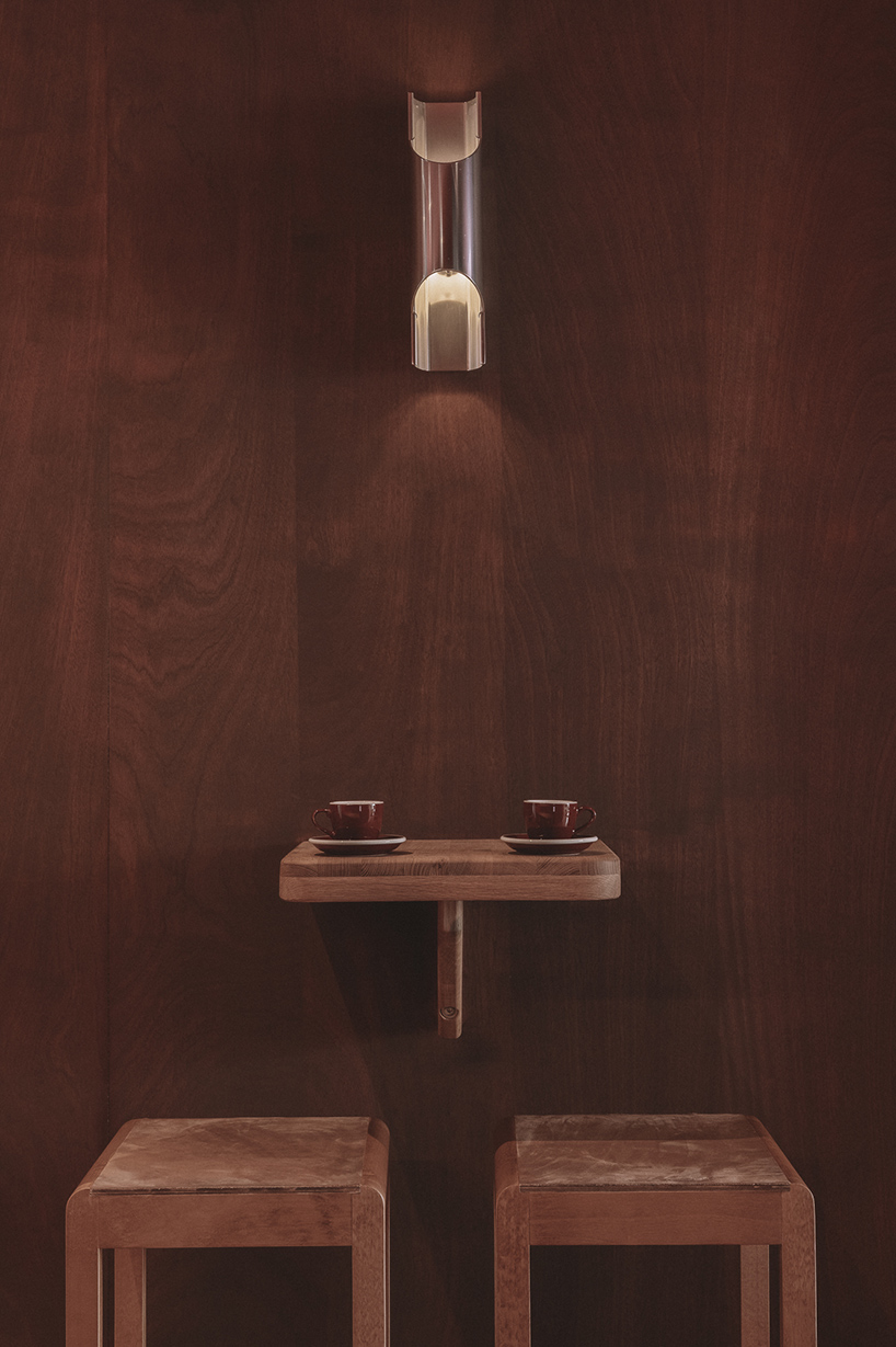 Un espacio de hospitalidad híbrido común en Berlín integra una pequeña panadería y una pizzería en un espacio interior flexible