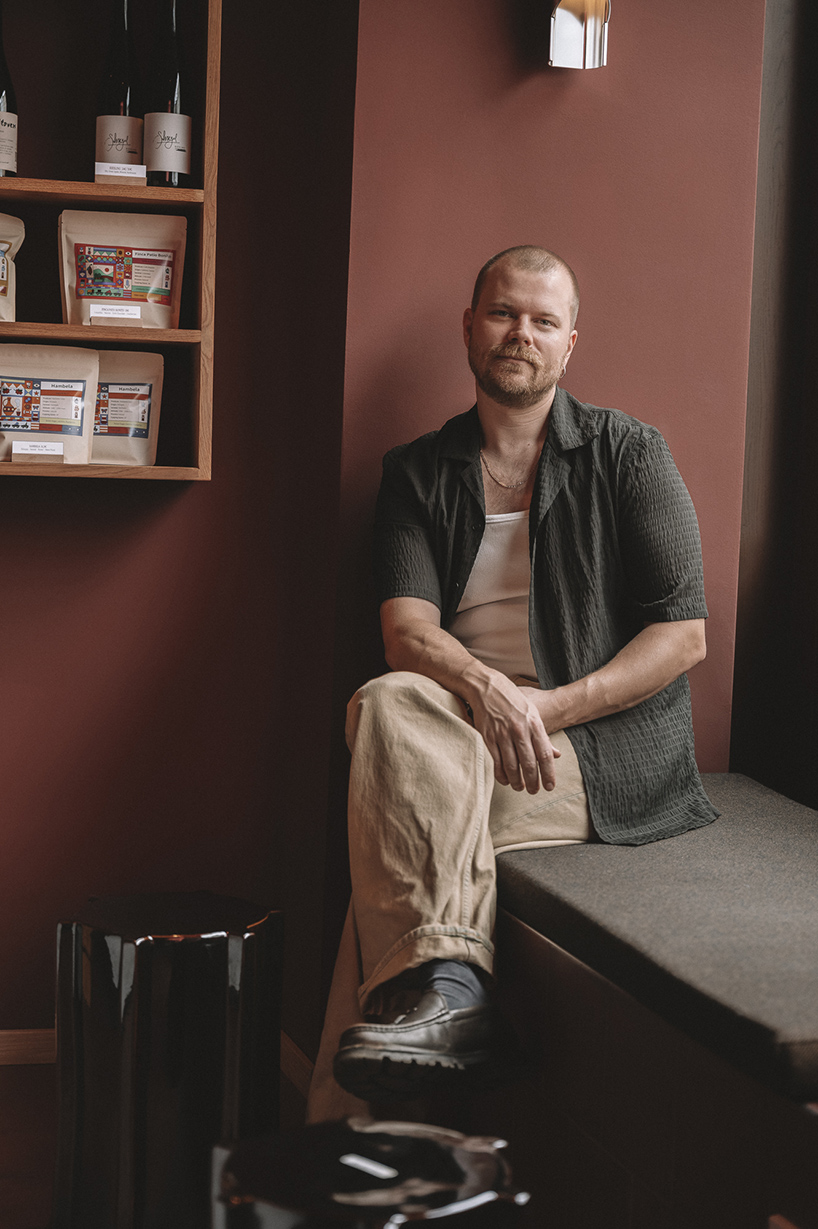 Un espacio de hospitalidad híbrido común en Berlín integra una pequeña panadería y una pizzería en un espacio interior flexible