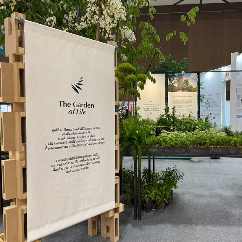 HXL tool-less modular system reconfigures from exhibition sculpture into adaptable furniture