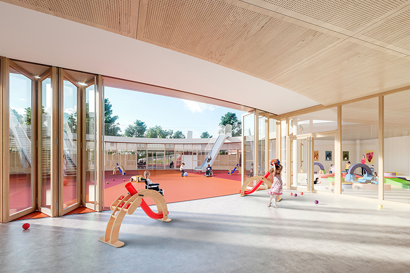 La rampa de bochas de madera fomenta el juego inclusivo para niños con y sin discapacidad