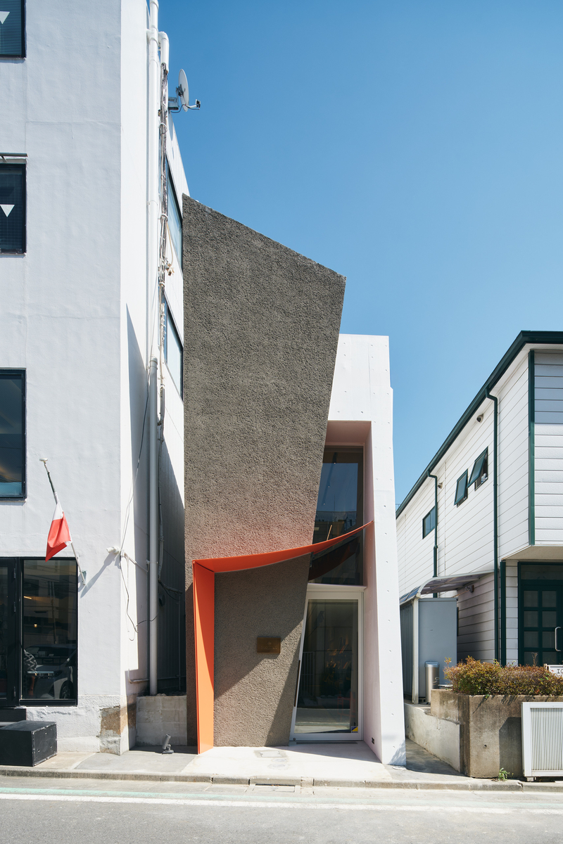 angel estevez conoció 1 volumen escultórico diseñado para la tienda insignia de plotter tokyo