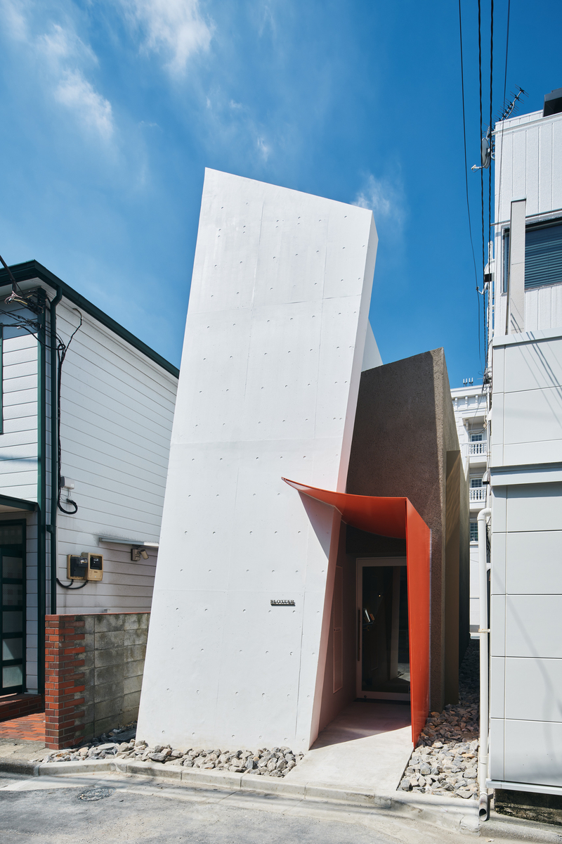 angel estevez conoció 4 volumen escultórico diseñado para la tienda insignia de plotter tokio