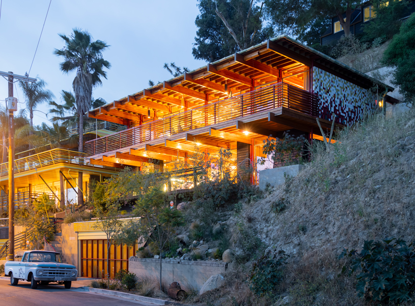 a series of cantilevered beams and slender posts compose cano house above los angeles - 11