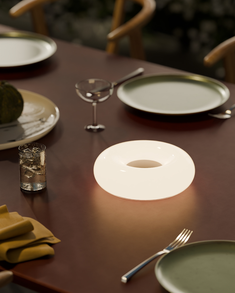 donut portable lighting unit enables hybrid lamp to shift between indoor and outdoor use
