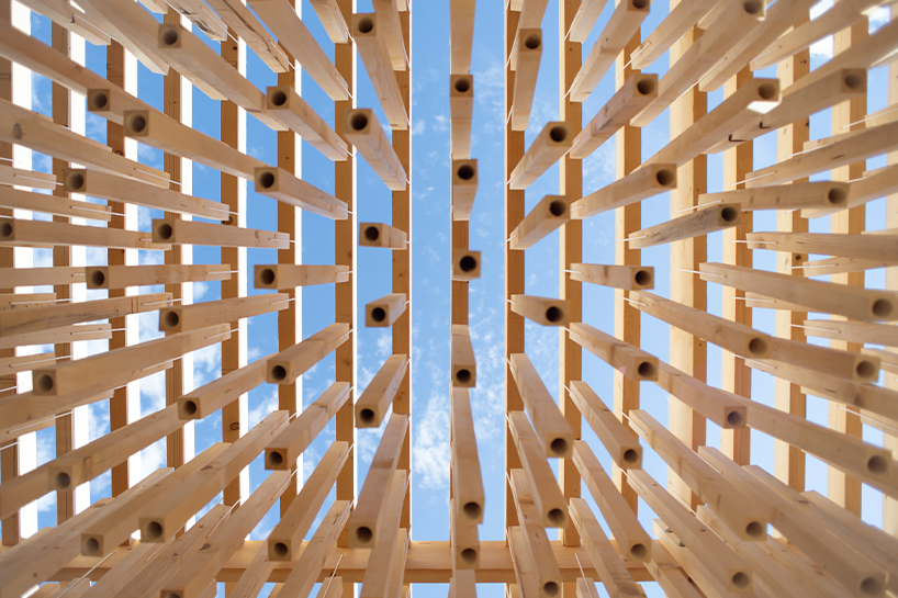 wind activates pavilion&rsquo;s permeable wooden grid producing layered soundscapes