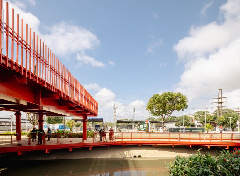 elevated linear park reclaims canal runing along brazilian city center