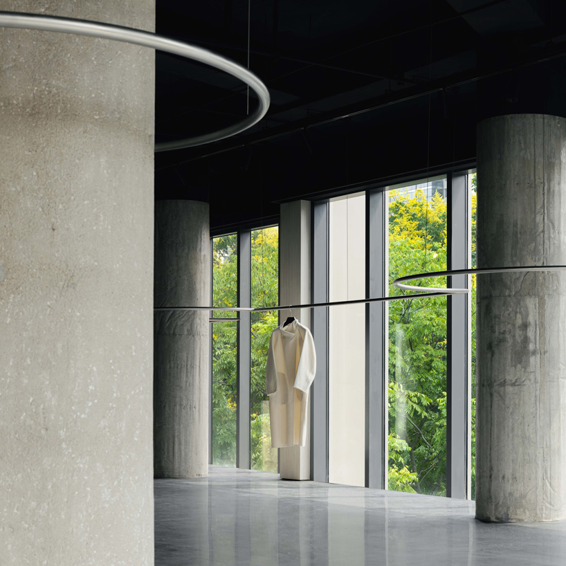 continuous steel rail traces shanghai showroom&rsquo;s sculptural interior, like a freehand drawing