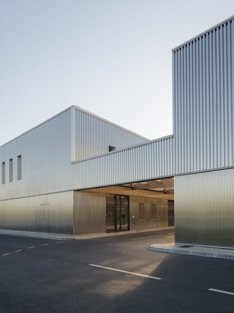 reflective steel sheet cladding wraps ach&egrave;res technical center in france