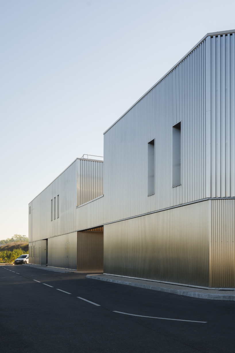 reflective steel sheet cladding wraps ach&egrave;res technical center in france