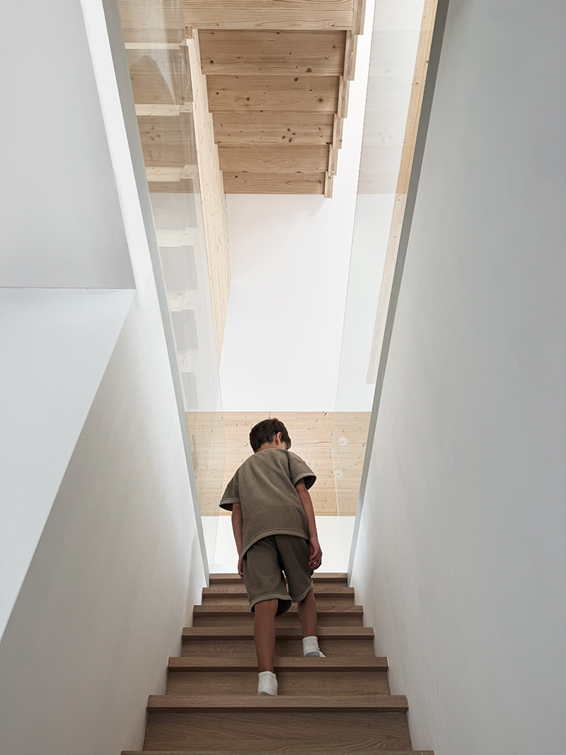ground floor staircase