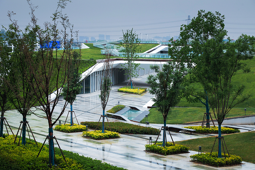 radiating paving and green roofs recast xuzhou rail station as urban gateway and public realm - 4