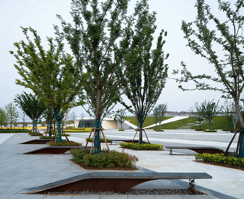 radiating paving and green roofs recast xuzhou rail station as urban gateway and public realm - 5