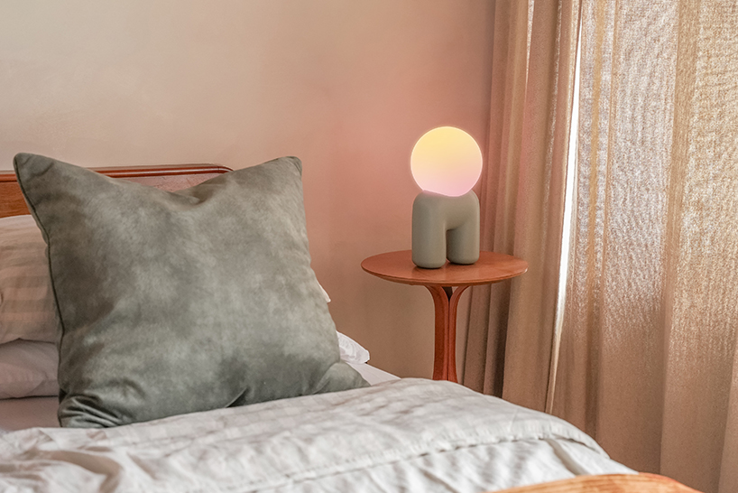 buddy portable mood lamp encourages interaction through a single wind-up key - 11