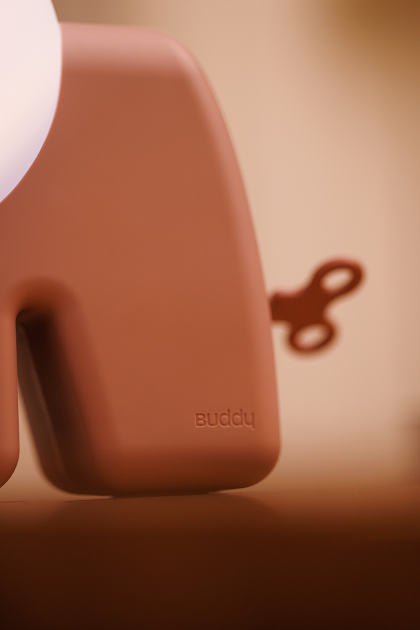 buddy portable mood lamp encourages interaction through a single wind-up key - 6