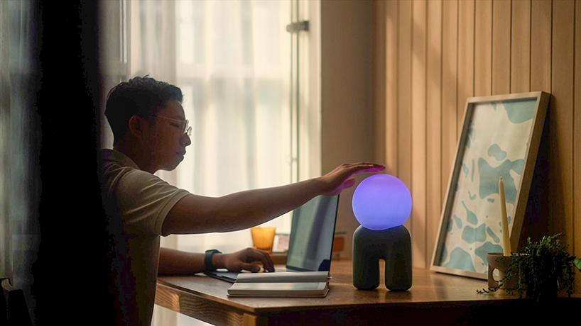 buddy portable mood lamp encourages interaction through a single wind-up key - 9
