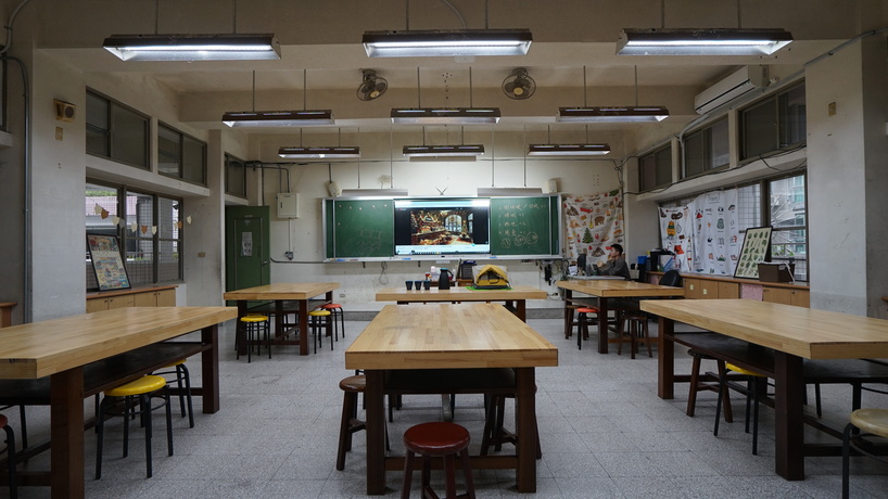 317studio transforms a scout classroom in taiwan into a forest like learning space 12