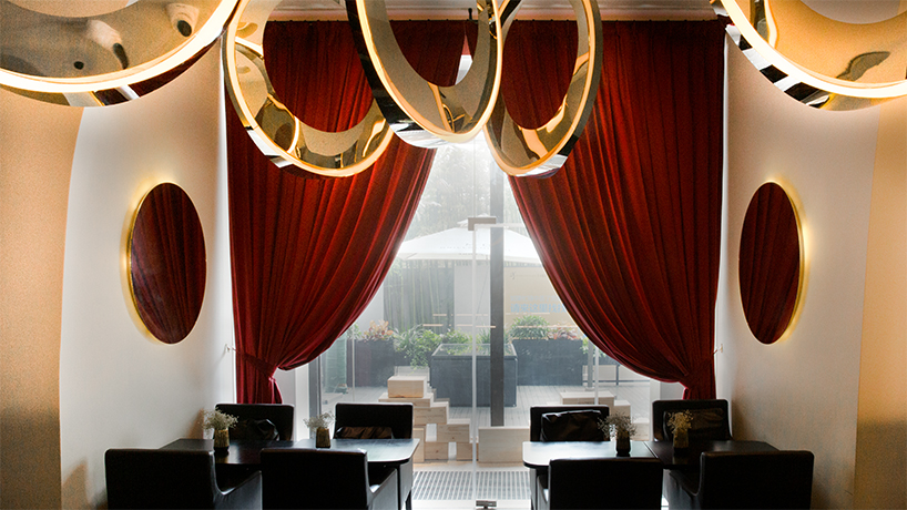 crescent lights and mirrored moons carve a slow-paced retreat inside xi’an bar - 4