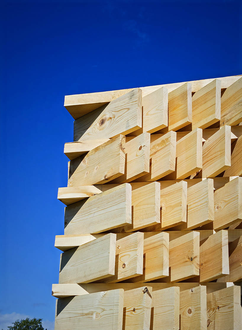lens installation uses rhythmic timber slats to frame island&rsquo;s historic churches - 8