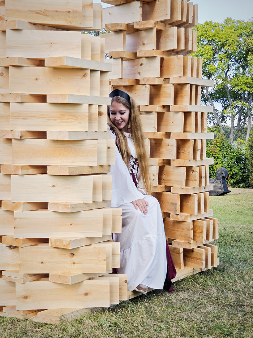 lens installation uses rhythmic timber slats to frame island&rsquo;s historic churches - 7
