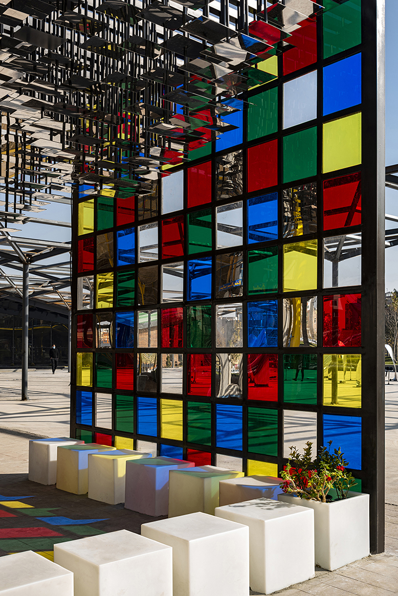 hundreds of suspended mirrors turn iranian pavilion into a shifting light machine - 6