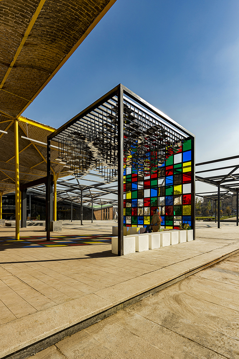 hundreds of suspended mirrors turn iranian pavilion into a shifting light machine - 7