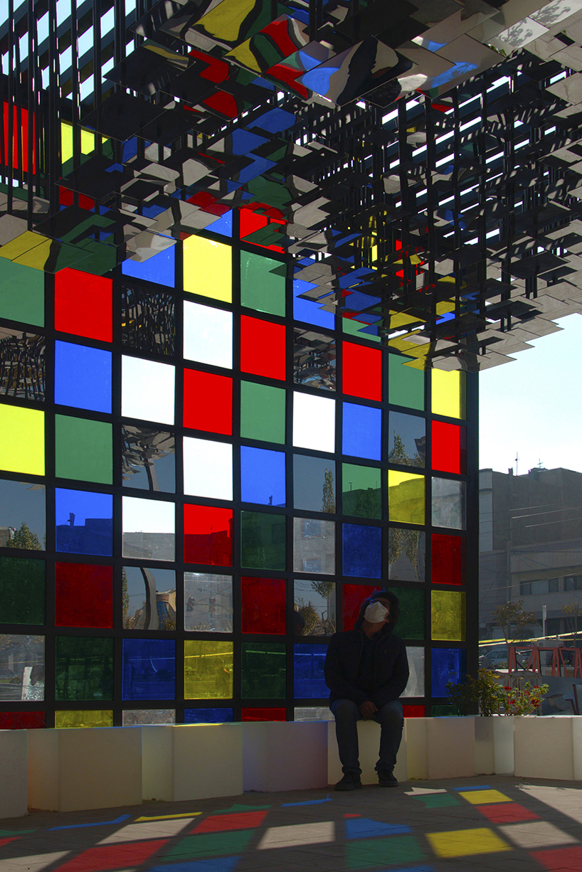 hundreds of suspended mirrors turn iranian pavilion into a shifting light machine - 5
