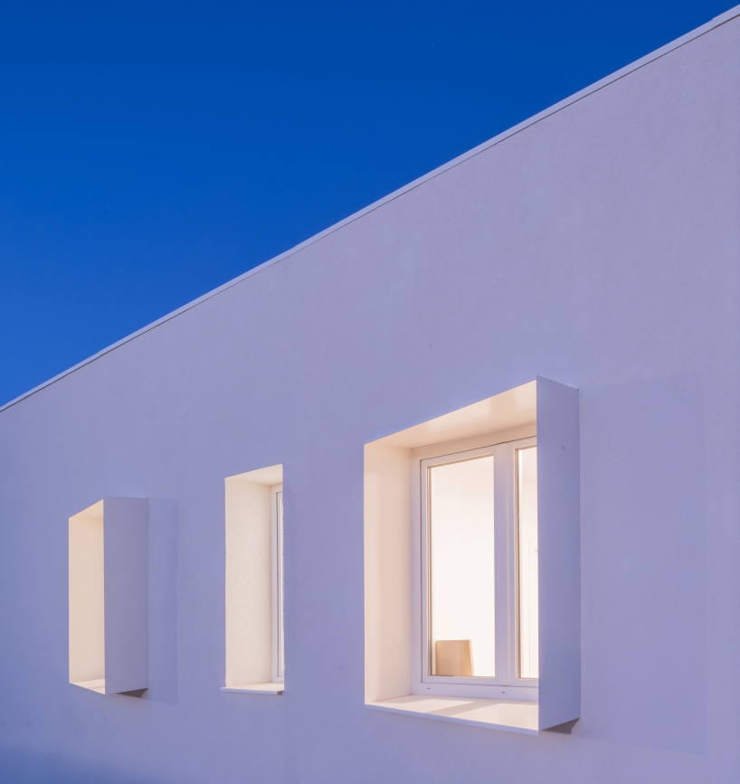 casa violetas balances enclosure and openness through courtyard living in madrid - 10