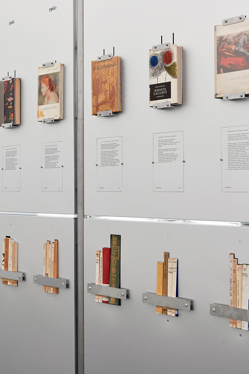 movable exhibition displays animate supervoid’s aluminum library pavilion - 9